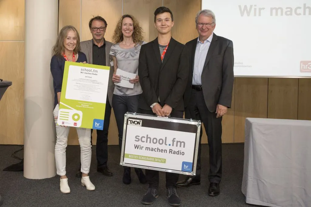 schoolnidderfm.jpg