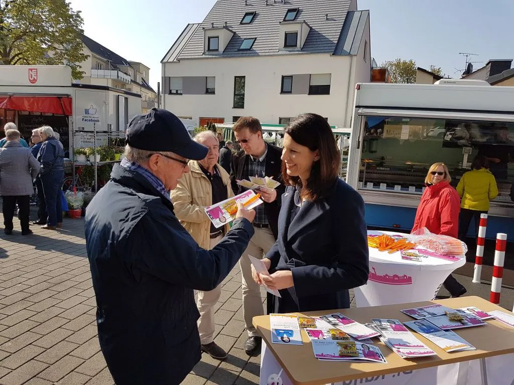 dialogmainleike.jpg