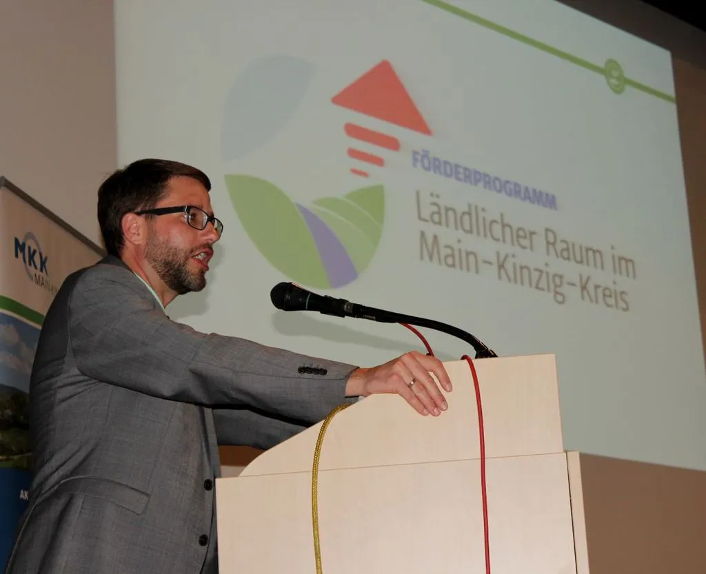 foerdelaendlicherraum.jpg