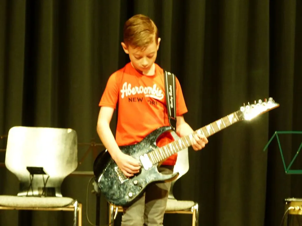 woodstockgitarre1.jpg