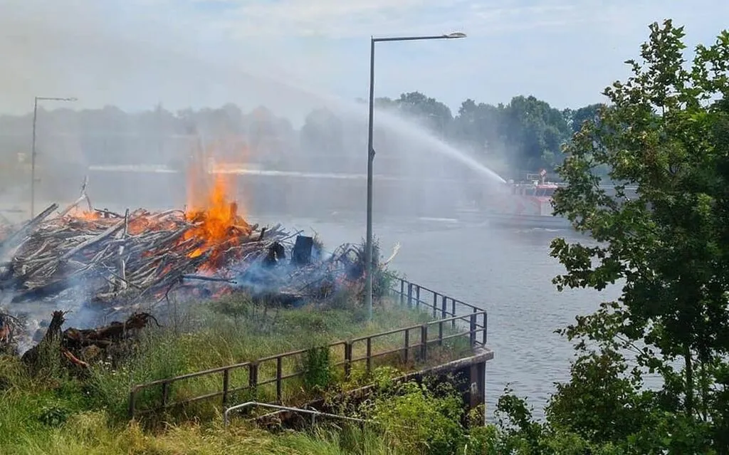 schleusebrandffwhu2.jpg