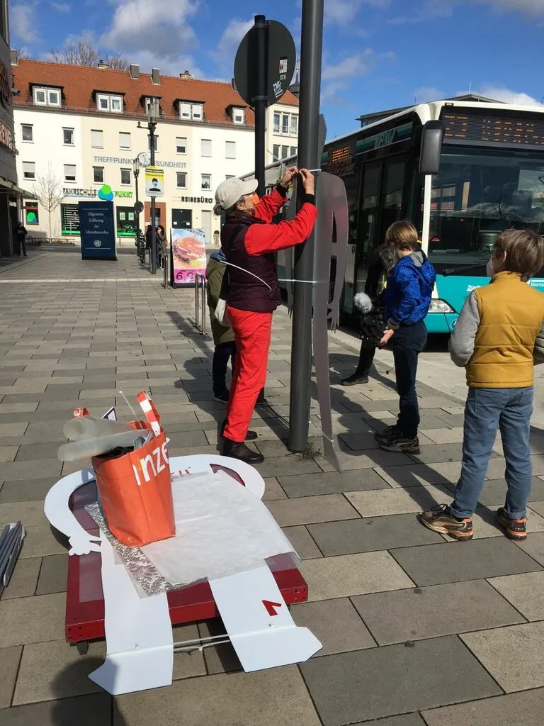 menschistmenschhanau.jpg
