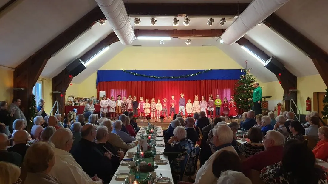 Seniorenweihnachtsfeier: Ein Nachmittag voller Herzlichkeit und Gemeinschaft