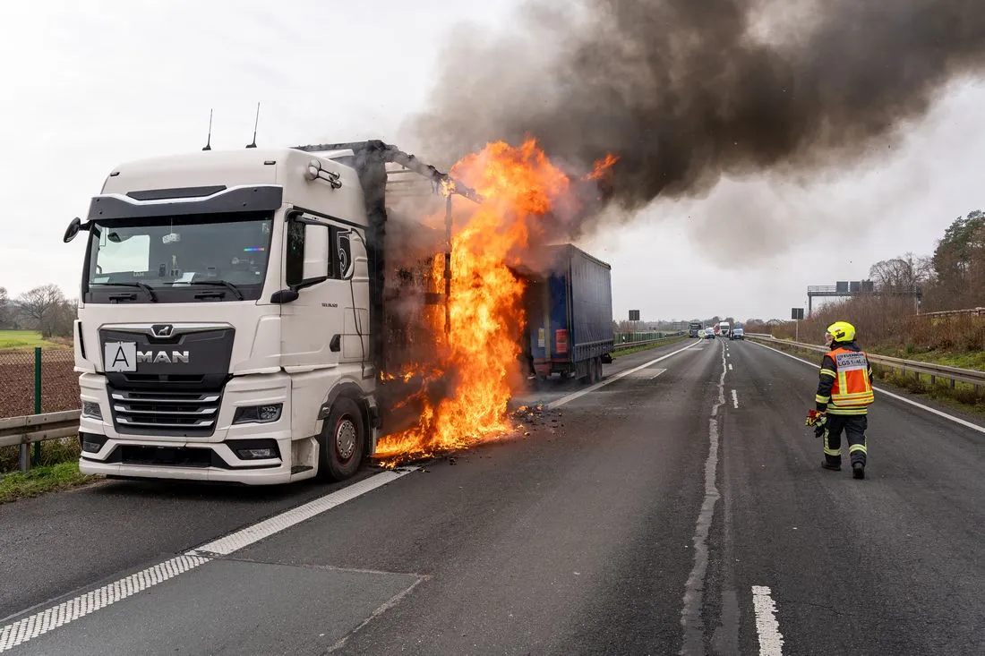 Nach LKW-Brand: Polizei geht von technischer Ursache aus
