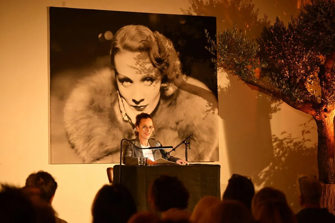 Lesung mit Claudia Michelsen: „Marlene Dietrich“ – Sag mir, wo die Blumen sind
