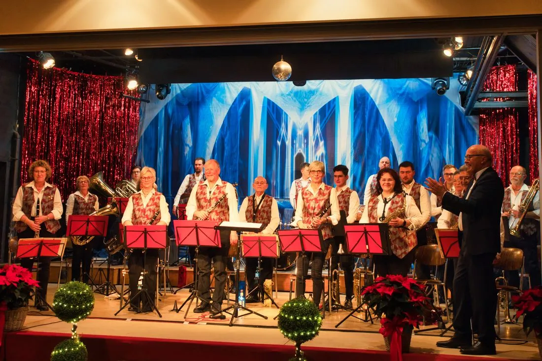 Ausverkauft: 50. Weihnachtskonzert des Blasorchesters Büdesheim begeistert unter neuer Leitung