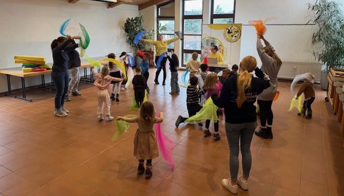 Klavier-Mitmachkonzert begeistert Kinder des KiFaZ An der Gende