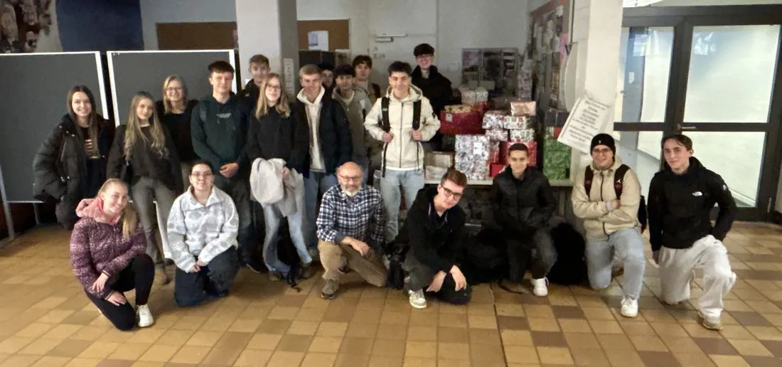 Hohe Landesschule unterstützt Weihnachtspäckchenkonvoi 2025 mit über 300 Geschenken