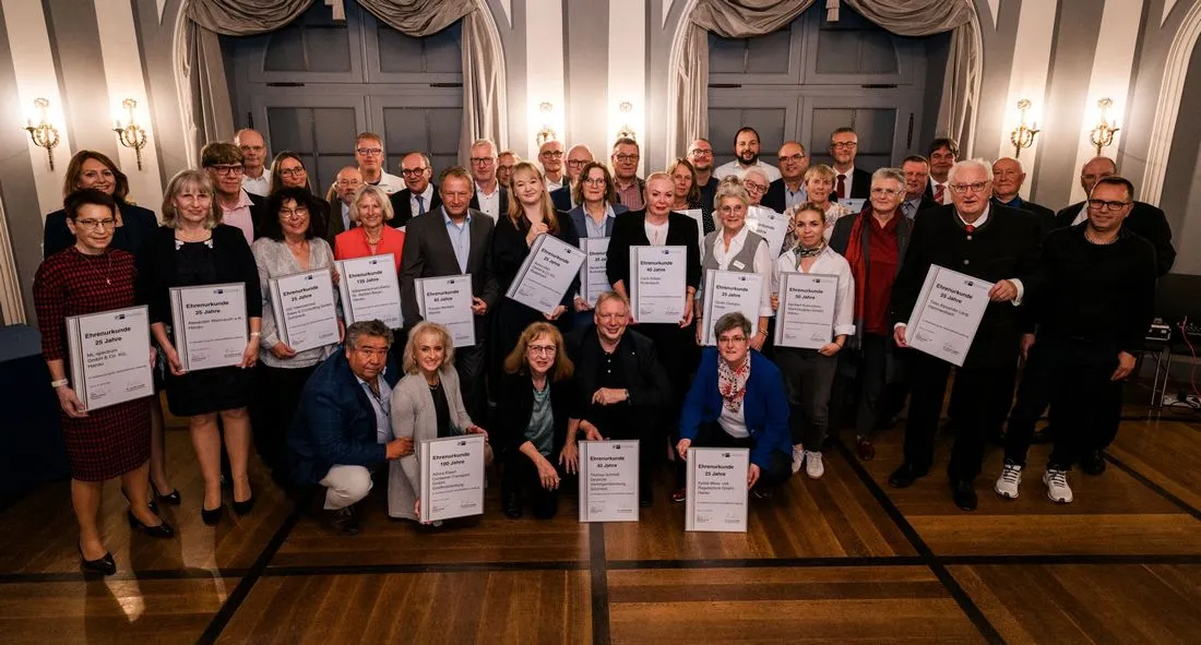 firmengeschiimmkk az