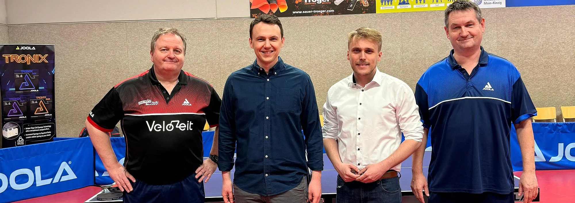 Pascal Reddig besucht Tischtennistraining der TG Langenselbold