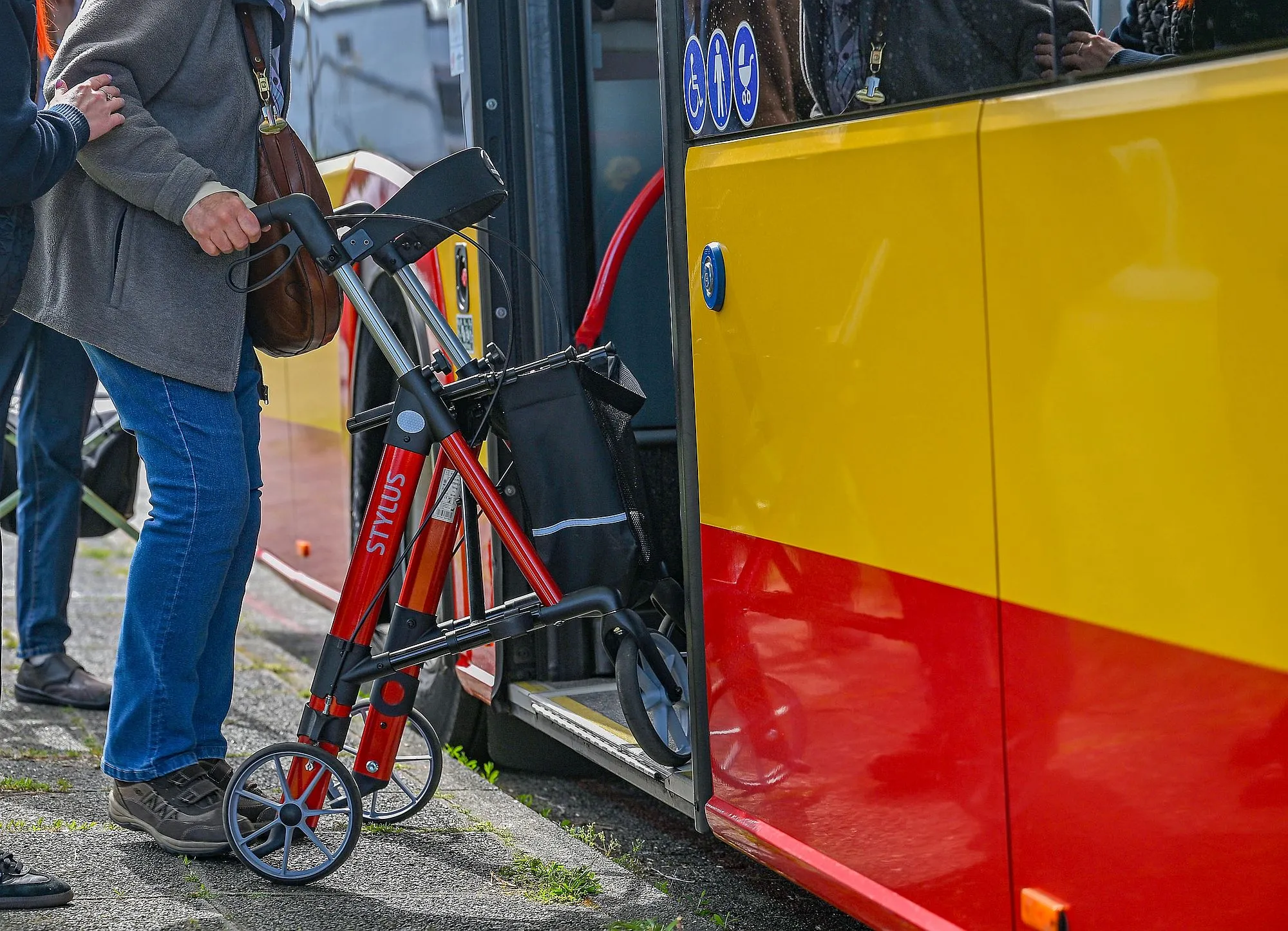 Schulung: Sicher mit dem Rollator im Bus unterwegs