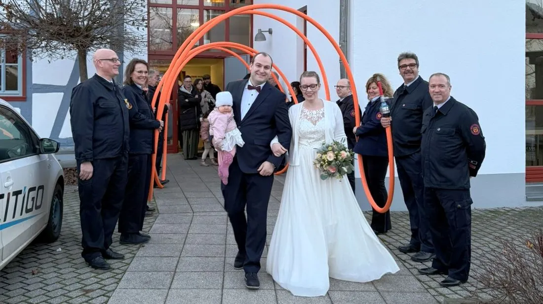 Florian und Darline: Feuerwehrhochzeit in Gondsroth