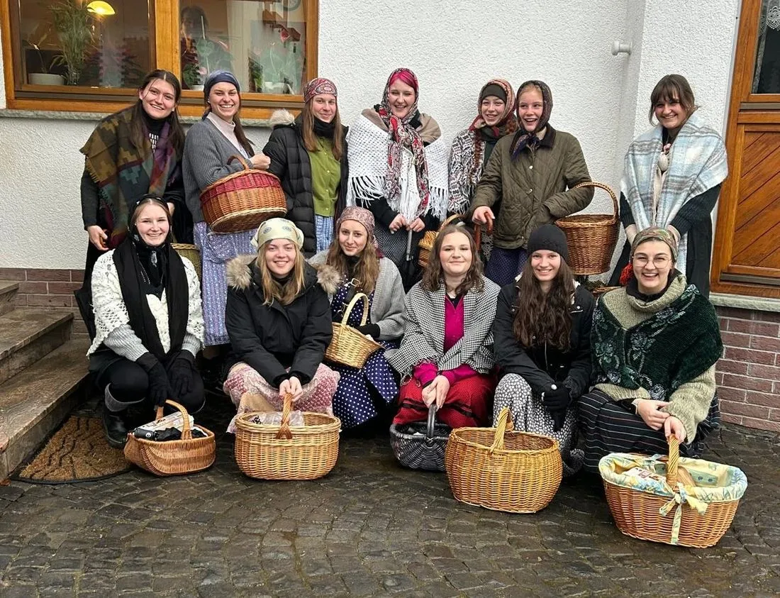 Untersotzbach: Strohbär und Hexen unterwegs