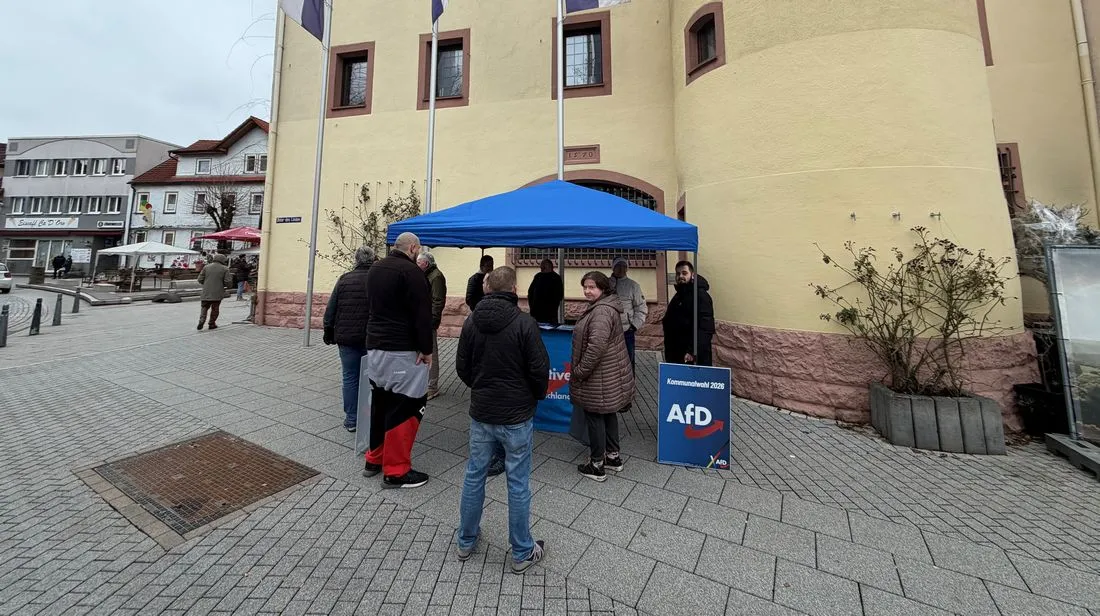 AfD zeigt Präsenz vor dem Rathaus