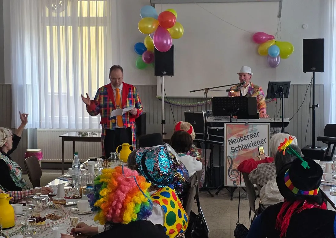 Seniorenclubs feiern Fasching