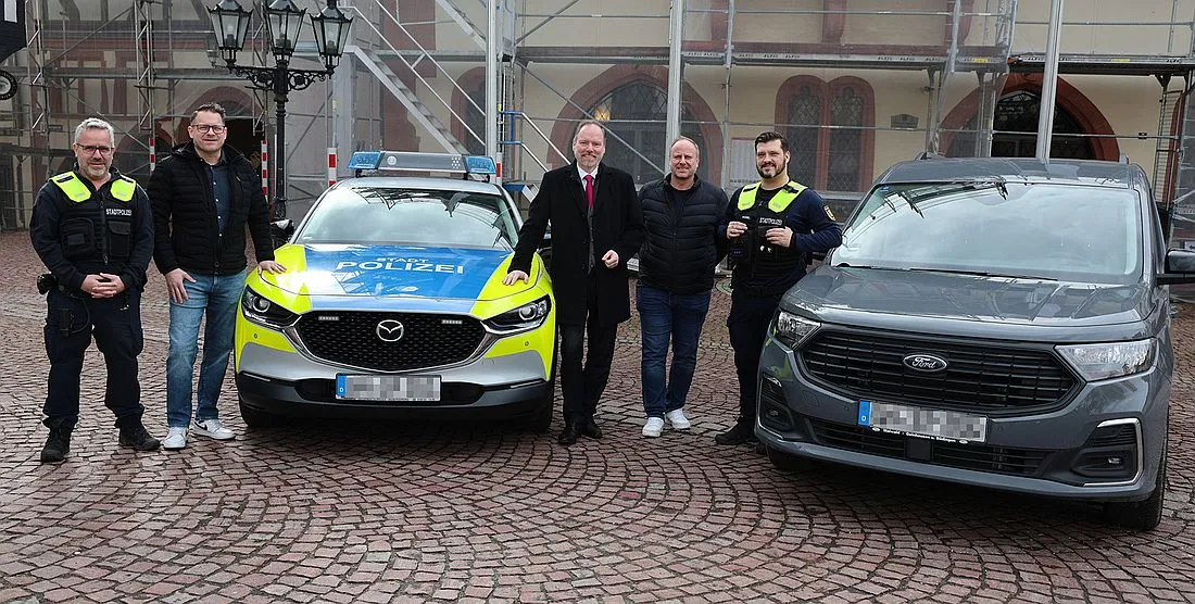 Gelnhausen: Streifenwagen mit Blaulicht für die Stadtpolizei