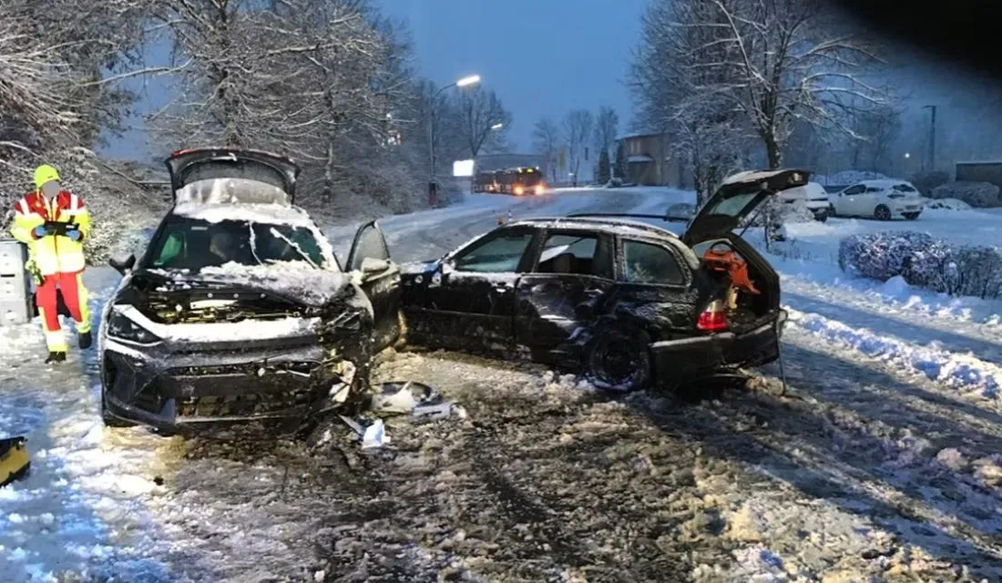 Unfall in Wächtersbach: Zwei Verletzte und 20.000 Euro Schaden