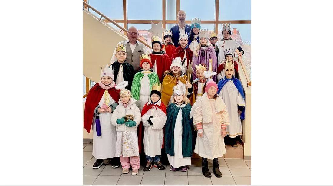 "Schule statt Fabrik": Sternsinger bringen den Segen ins Rathaus