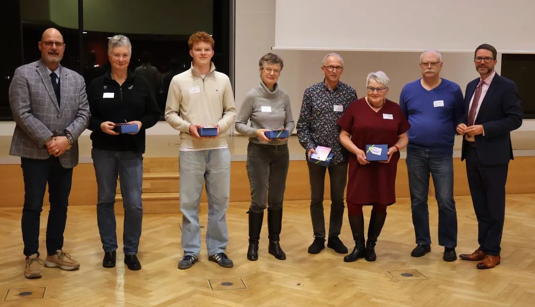 Bürgerinnen und Bürgern wurden Ehrenamts-Cards überreicht
