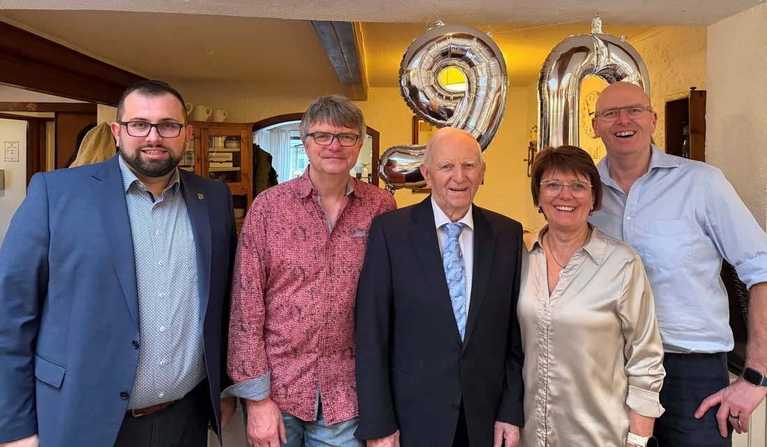 Gemeinde gratuliert Konrad Kern zum 90. Geburtstag