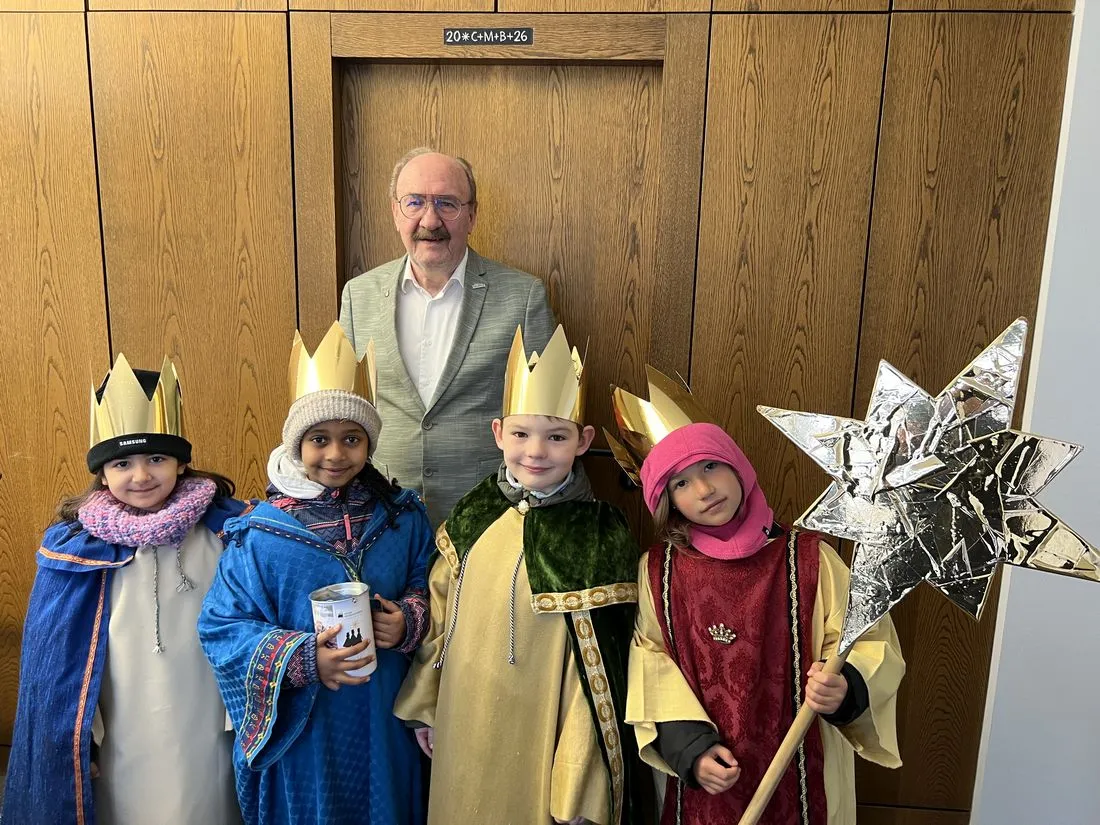 Sternsinger bringen Segen ins Rathaus