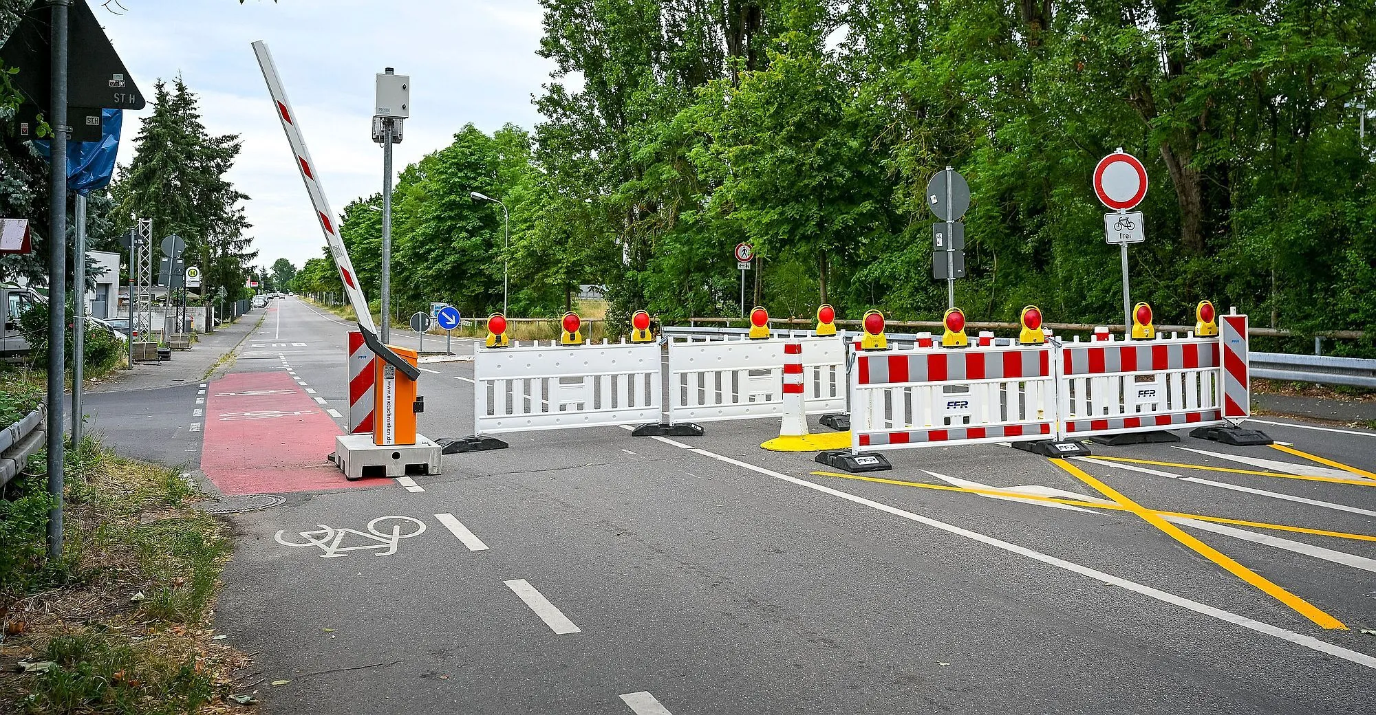 schrankkleinauhbesch az1