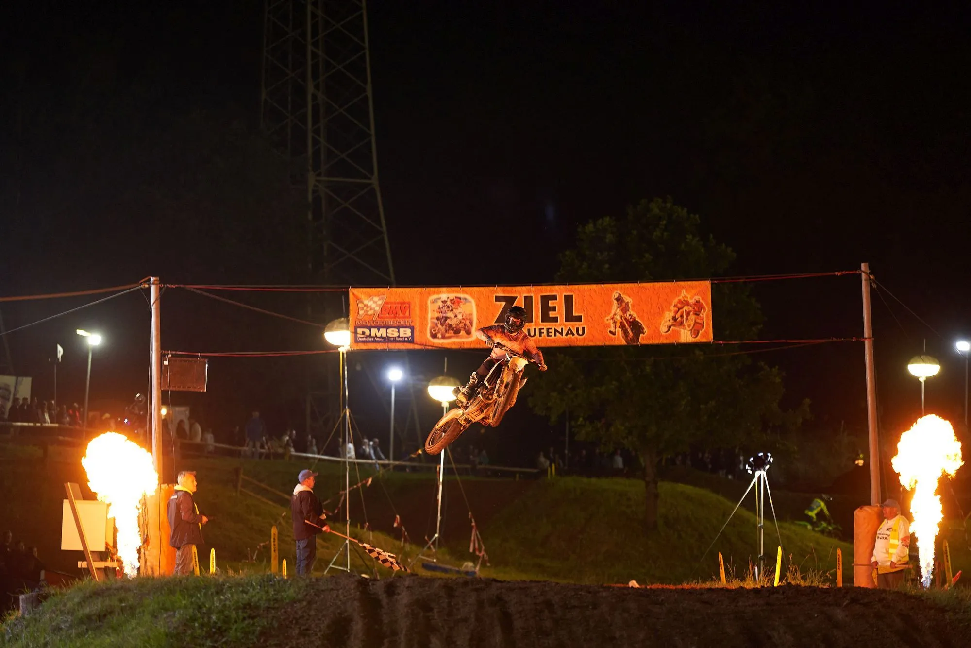 Flutlicht Motocross mit 180 Fahrern in Aufenau
