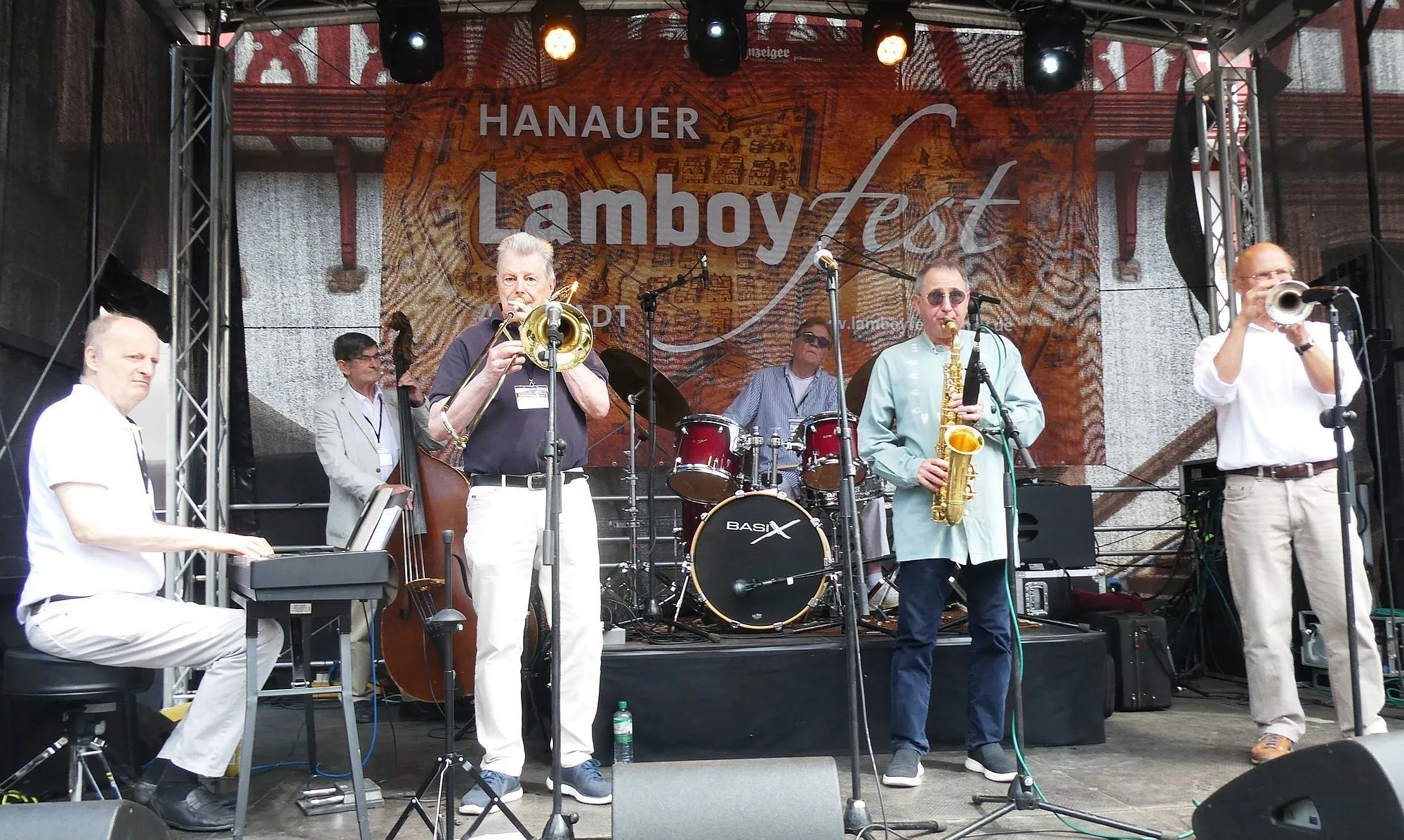 Live-Jazz auf der Lamboyfestbühne vor dem Goldschmiedehaus