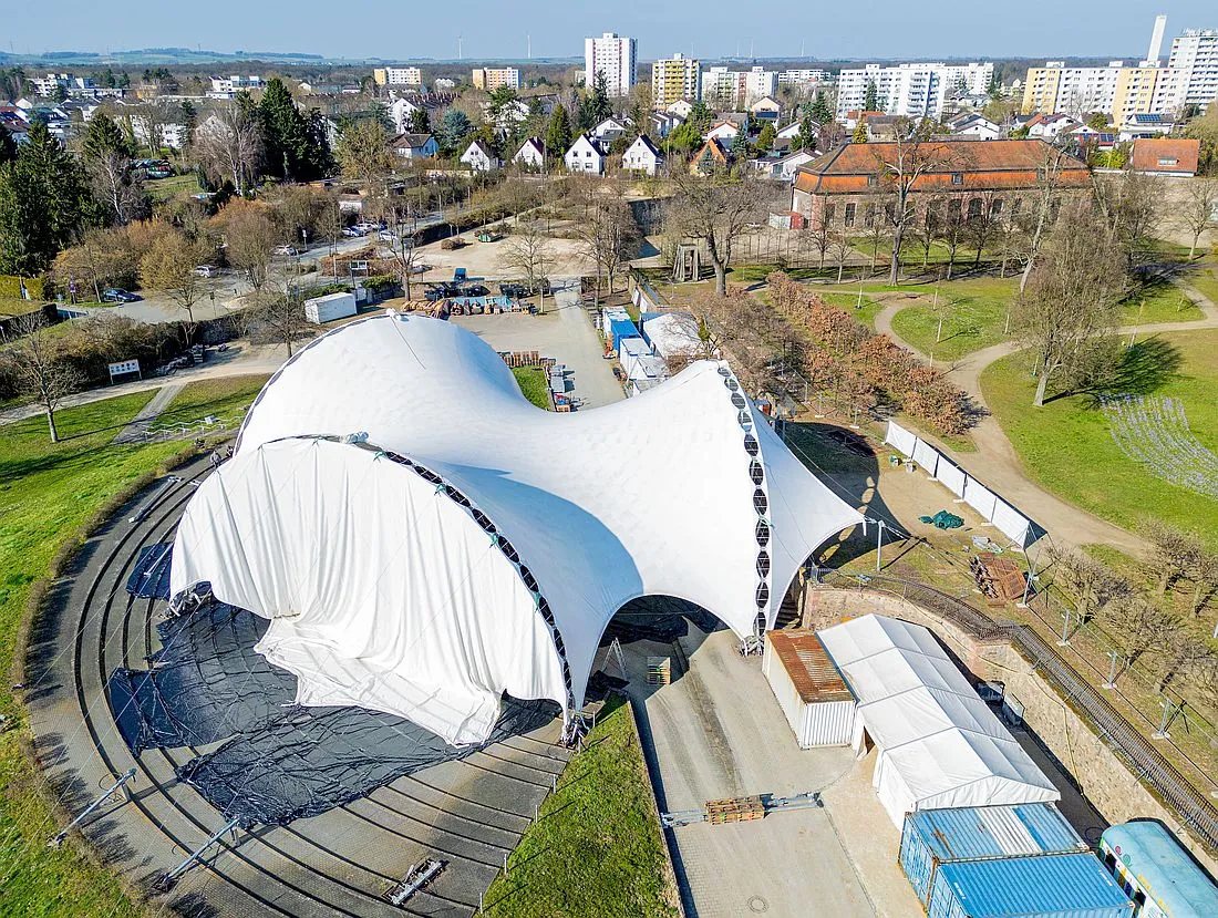 Hanau: Amphitheater bekommt sein Dach zurück