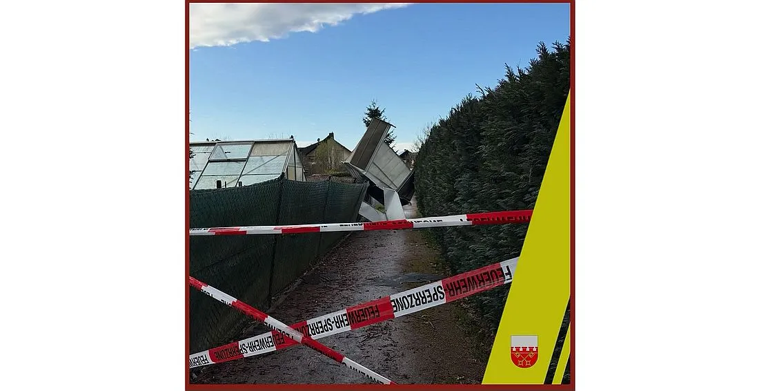 Großkrotzenburg: Sturm fegt Gartenhütte und Dachziegel weg