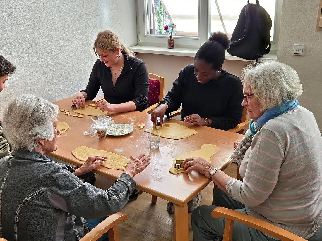 Jung hilft Alt – Jung trifft Alt