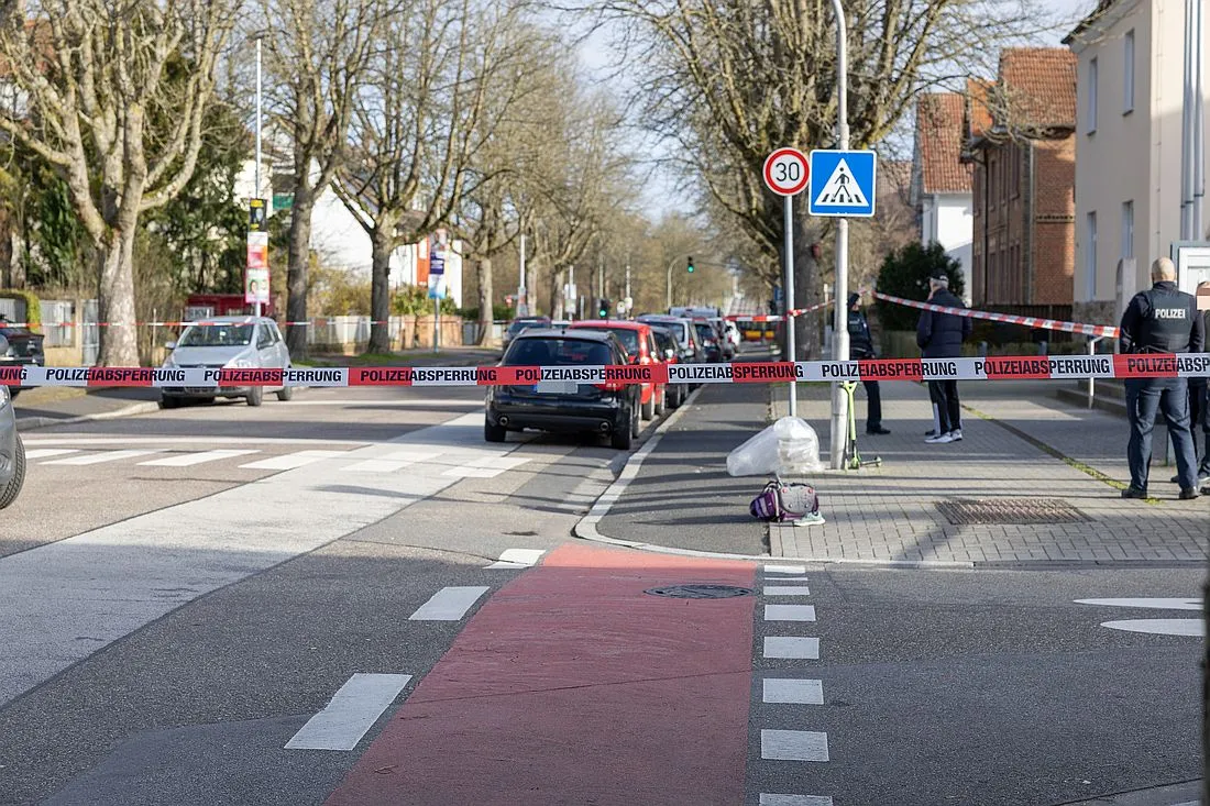 Hanau: 9-jähriges Schulkind auf Tretroller von Pkw erfasst