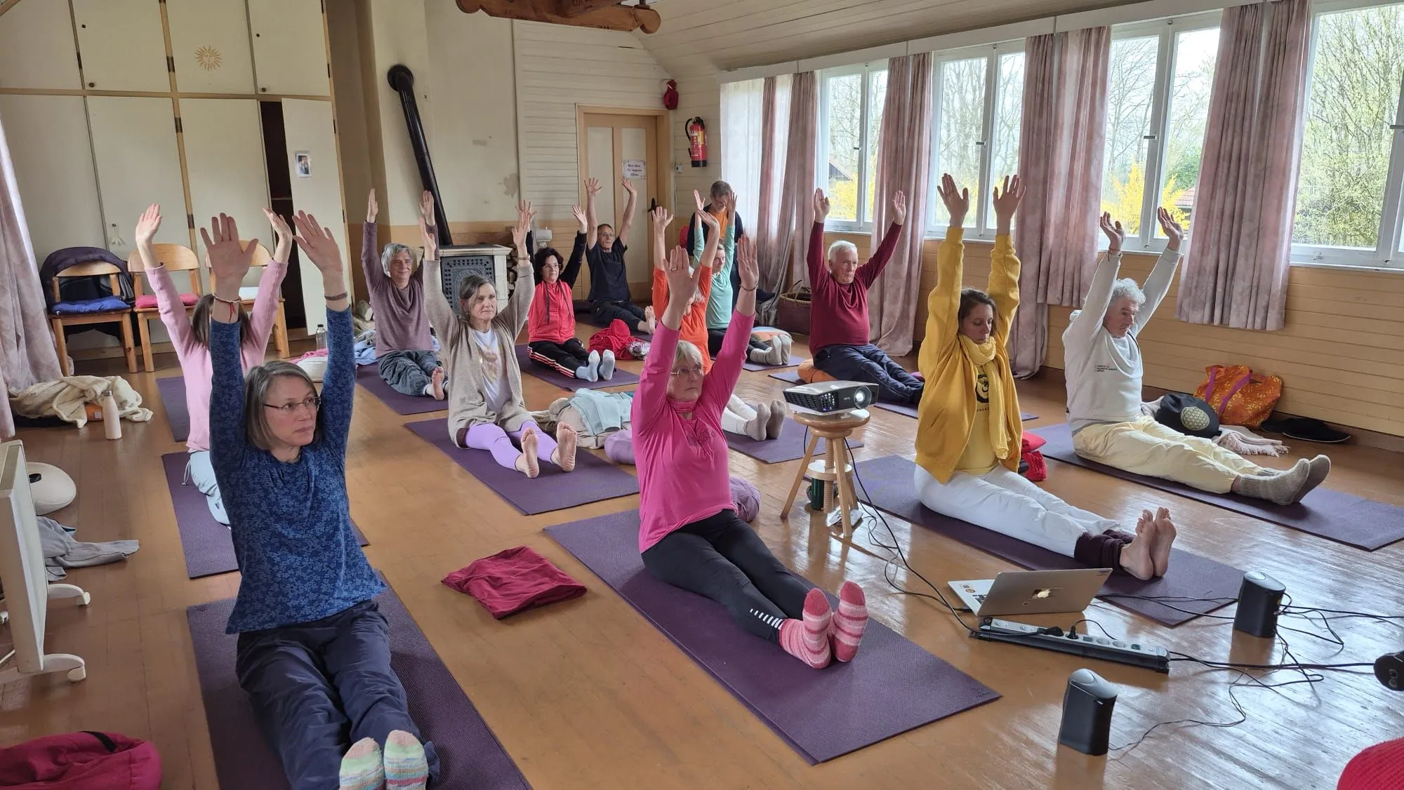 Yogatag mit Meditationsprogrammen findet große Resonanz