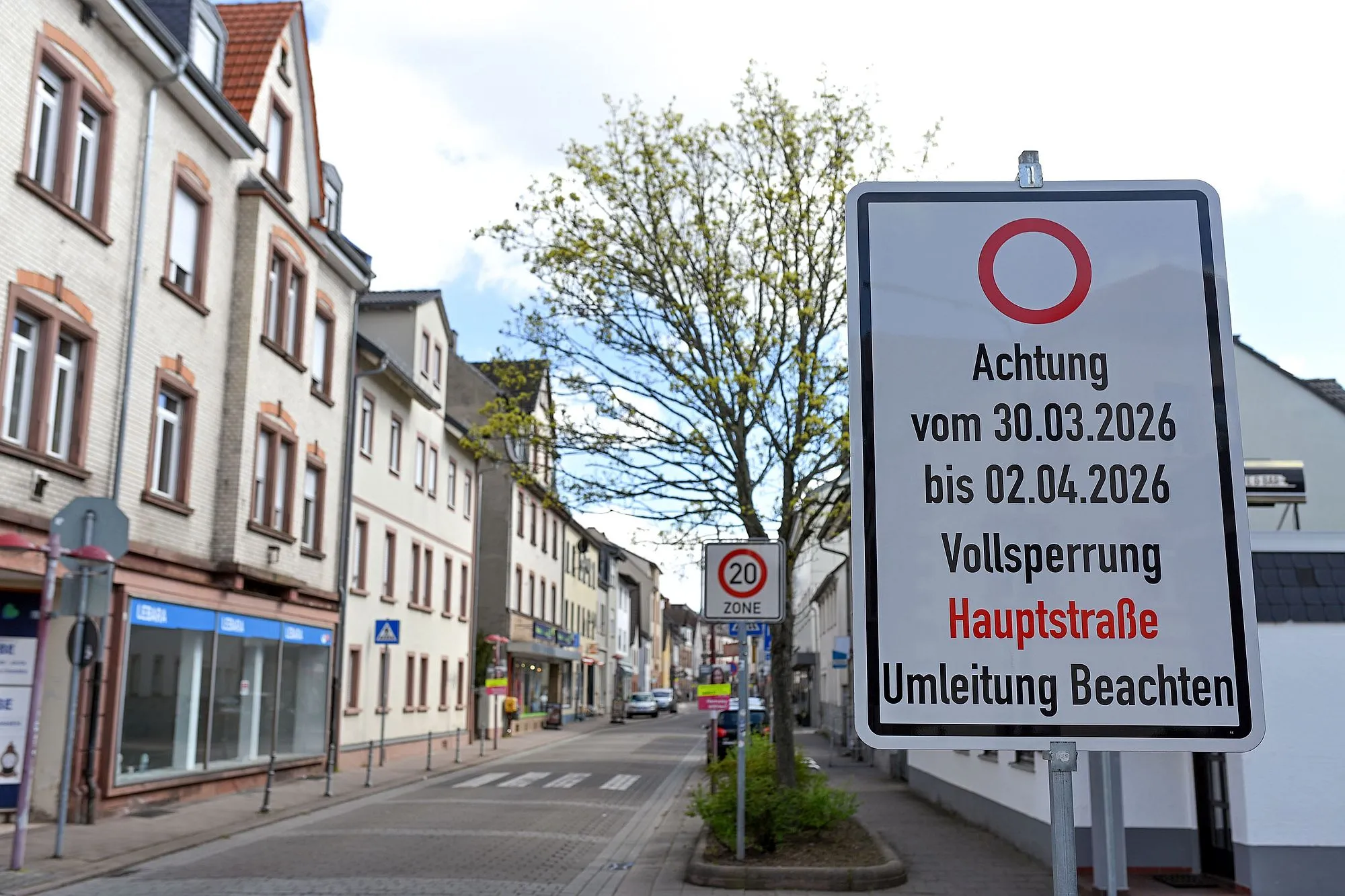 Neues Fugenmaterial soll Pflasterflächen langfristig stabilisieren