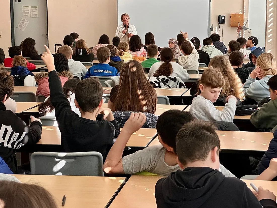 Hanauer Tafel an Lindenauschule: Engagement für Mitmenschen