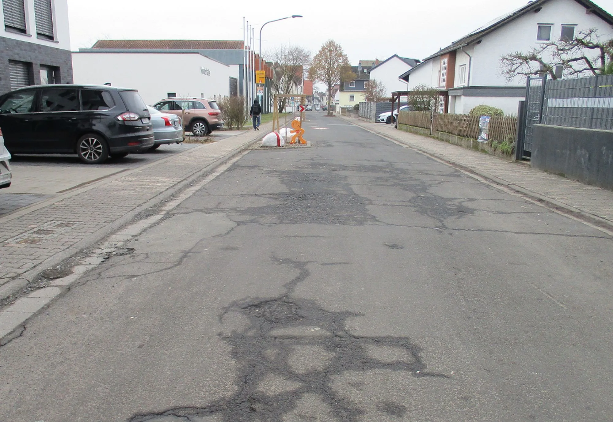 Vollsperrung der Höchster Straße wegen Fahrbahnsanierungsarbeiten