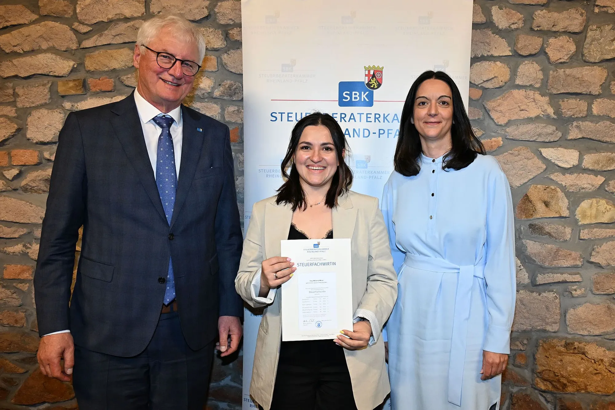 Rita Cacerovschi besteht Prüfung zur Steuerfachwirtin