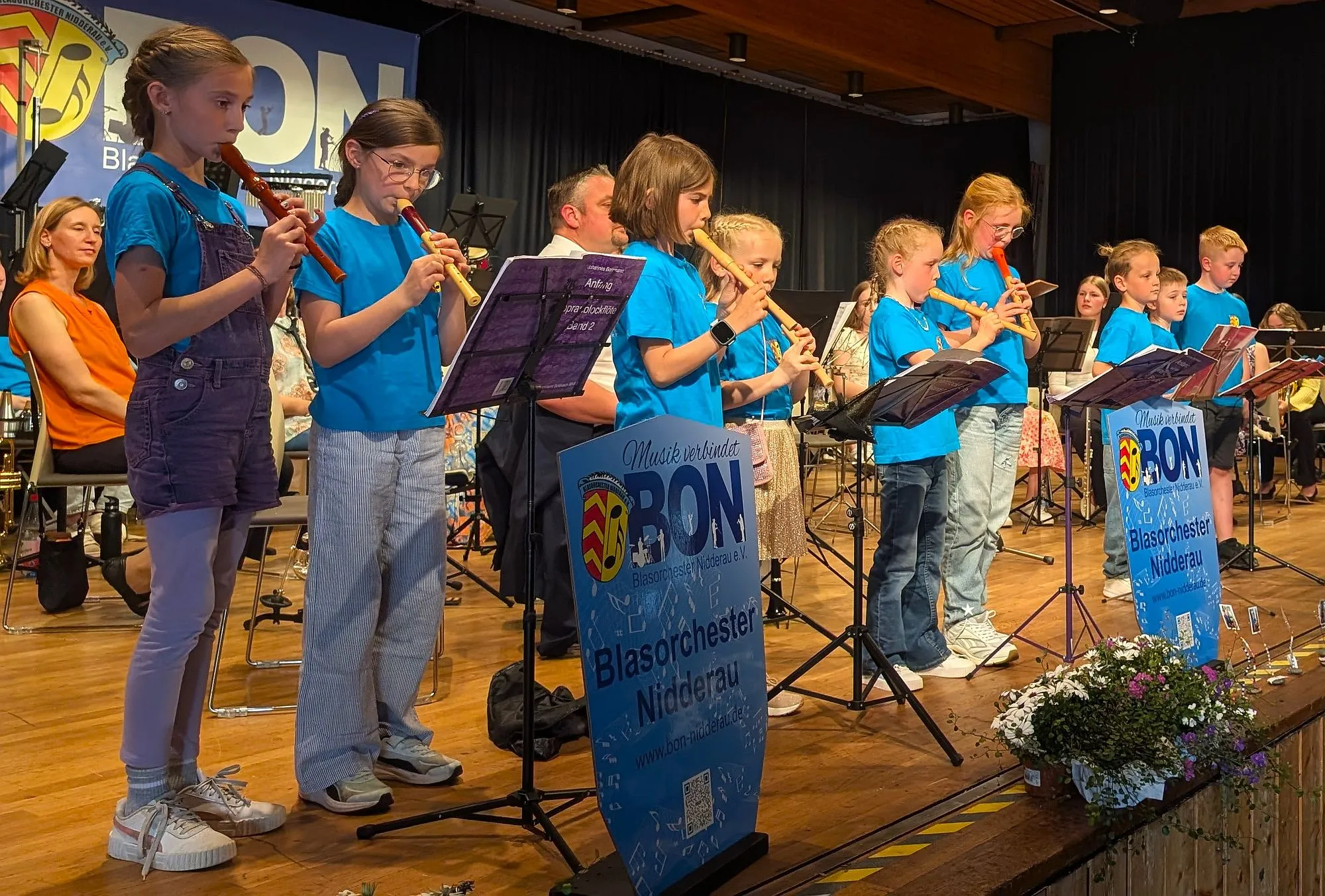 Musik, Magie und Muttertagssekt: BON Nachwuchs sorgt für Begeisterung