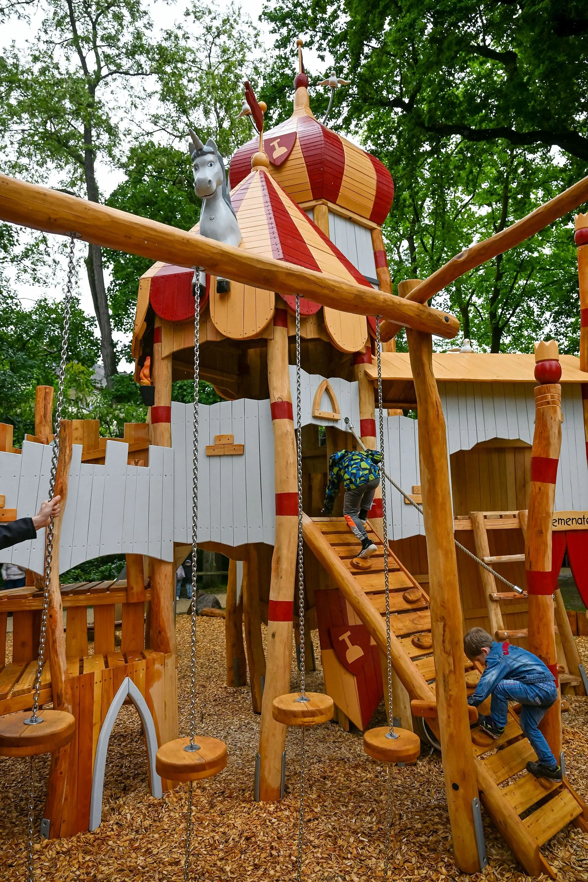 spielplatzschlosgarthu az3