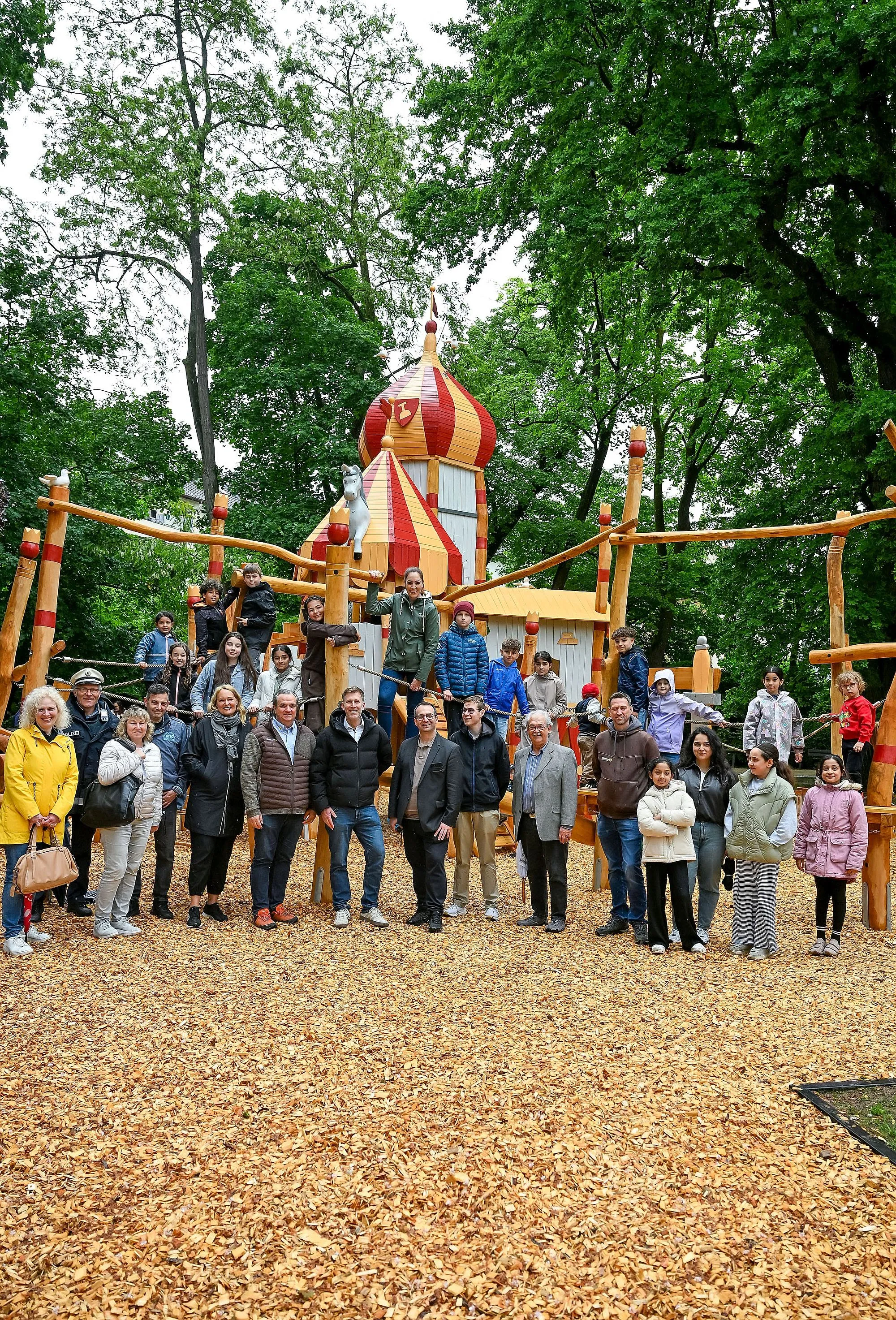 spielplatzschlosgarthu az4