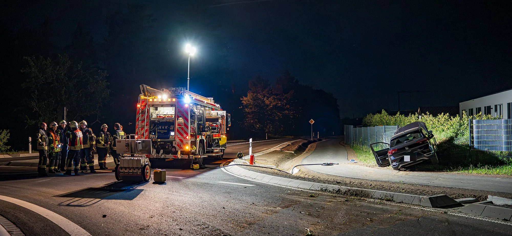 Schöneck: Rettungseinsatz nach Unfall am Kreisverkehr