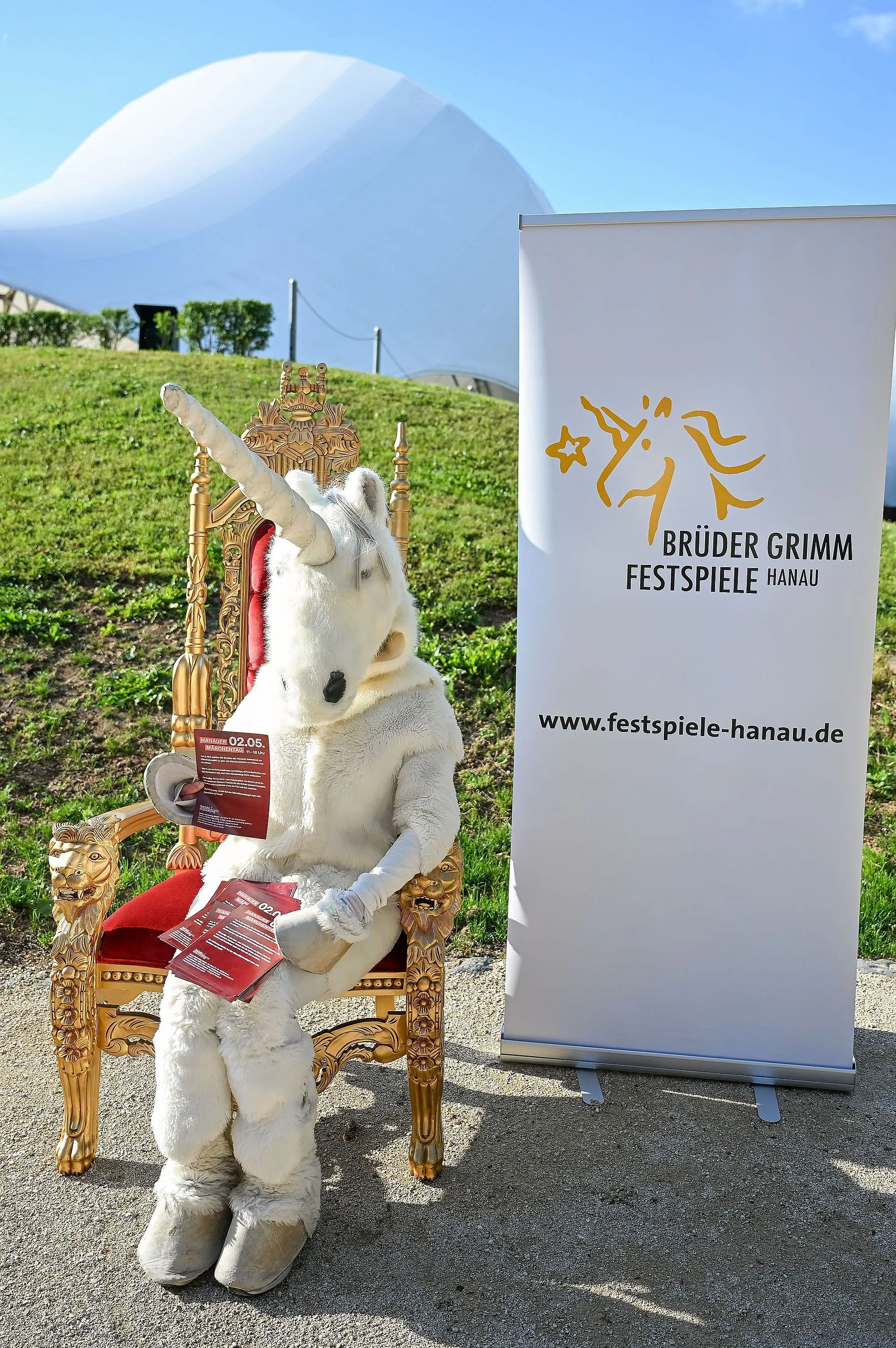 Einhorn zieht Gewinner der Hanauer Mini-Märchenjagd