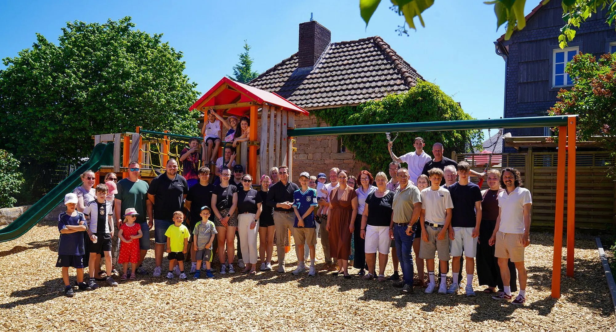 Spielplatz in Wallrother Ortsmitte bei Pfingstfest feierlich eröffnet