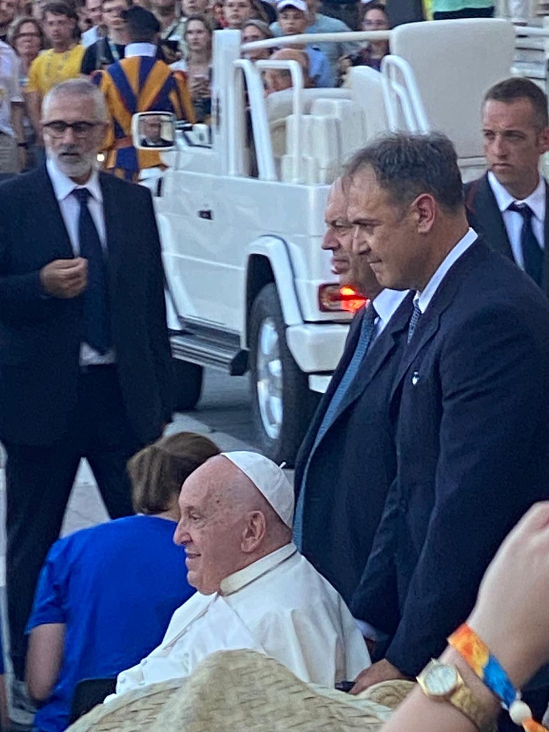 xmessdienerpapst az9