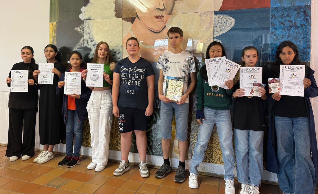 besondereehrunghola az