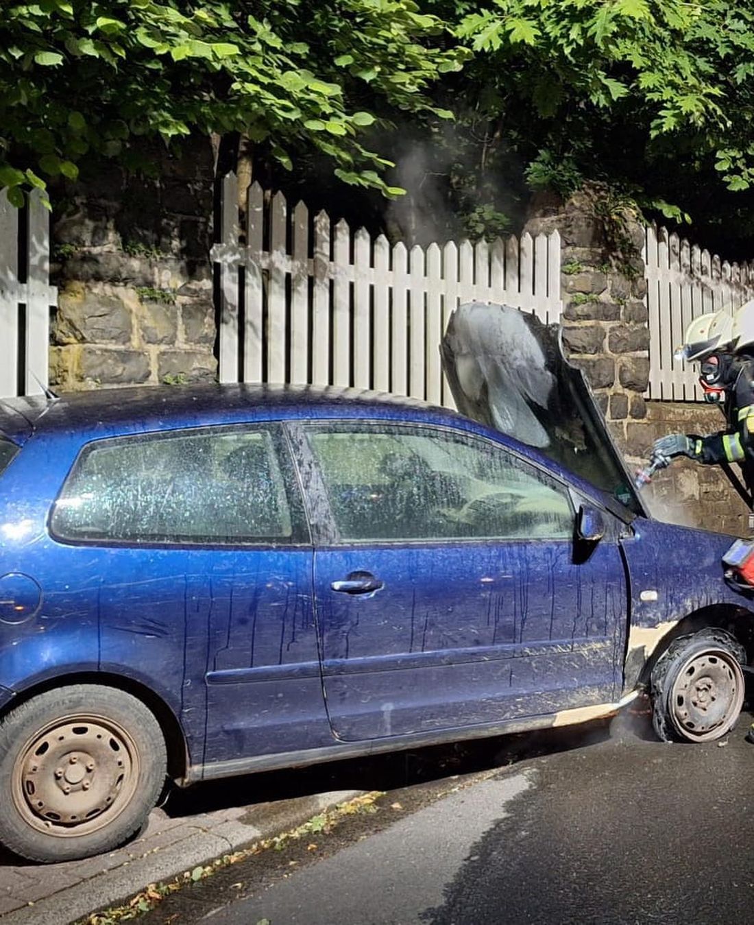 ffwbirsteinbrenntpkw az1