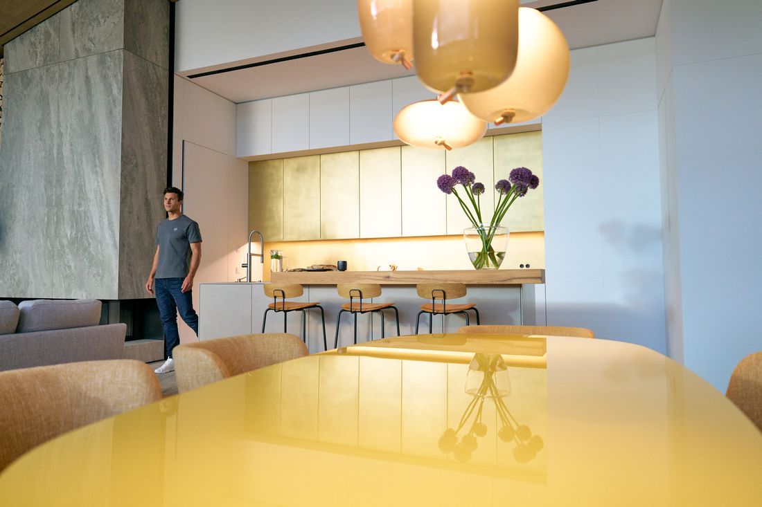 losangelesstrauss az6