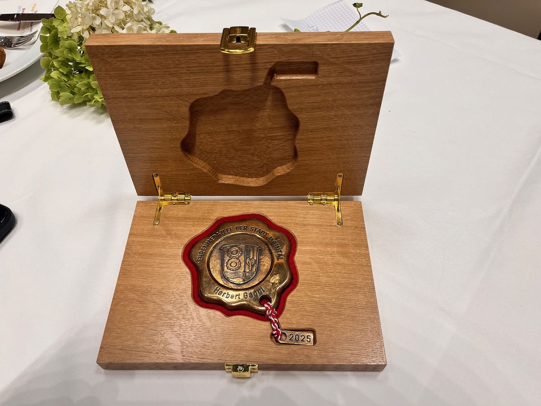 Ehrenmedaille der Stadt Maintal. Foto: Stadt Maintal