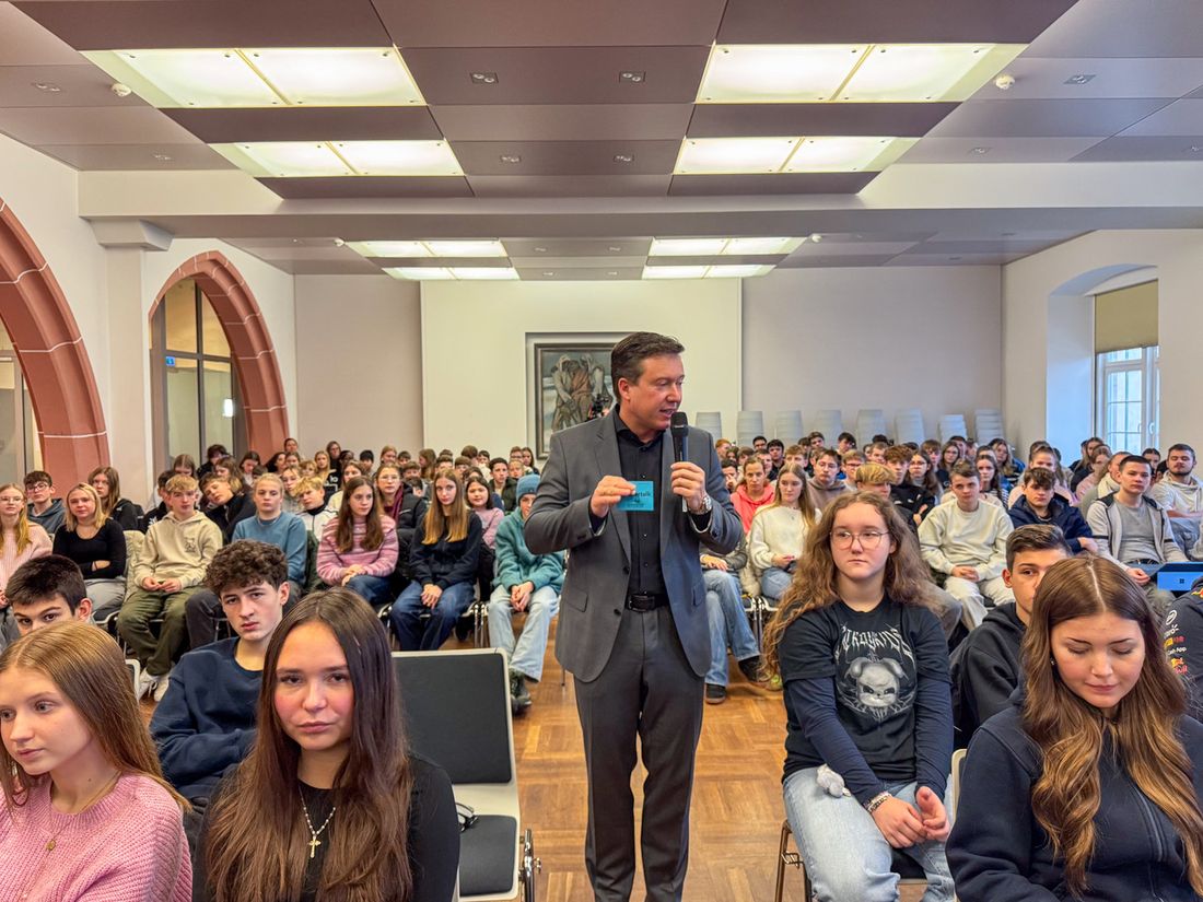 huttenschuelertalk az1