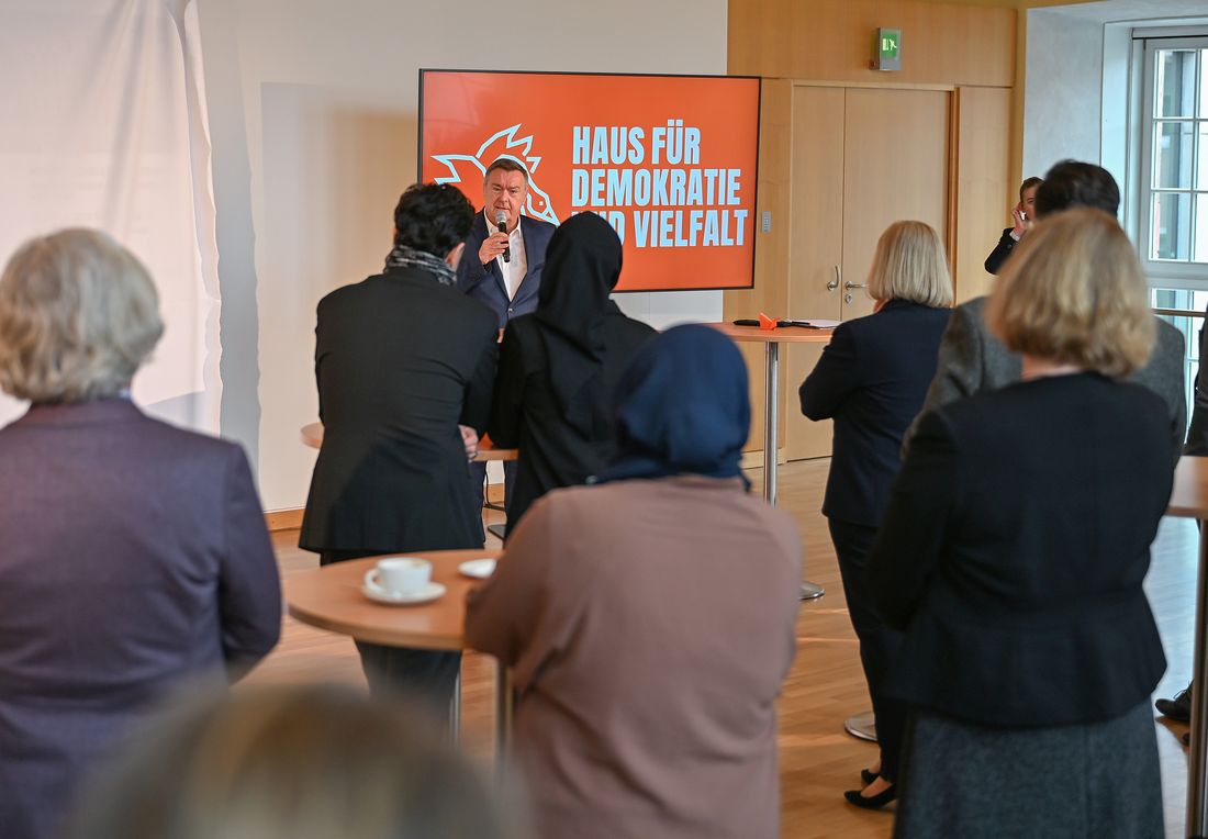 bauschuldhausdemohu az3